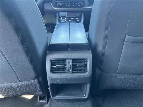 Used 2023 Nissan Rogue S image 18