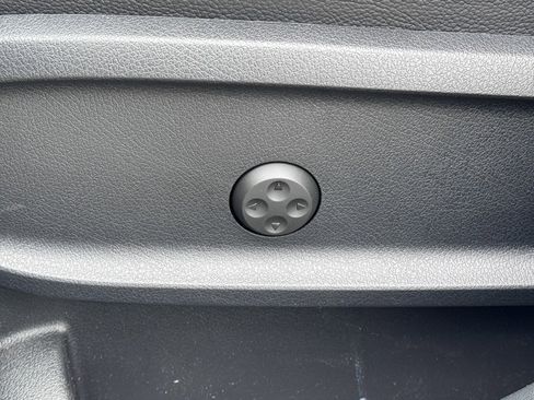 Used 2024 Mercedes-Benz GLB 250 image 20