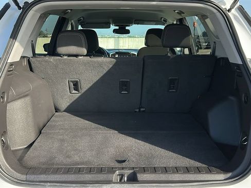 Used 2024 GMC Terrain SLE FWD image 32