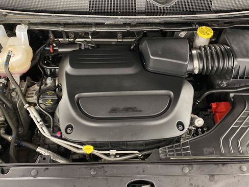Used 2025 Chrysler Pacifica Select FWD image 26