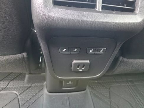 Used 2023 Chevrolet Equinox Premier AWD/4WD image 18