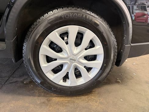 Used 2017 Nissan Rogue S w/ S Appearance Package AWD/4WD image 26
