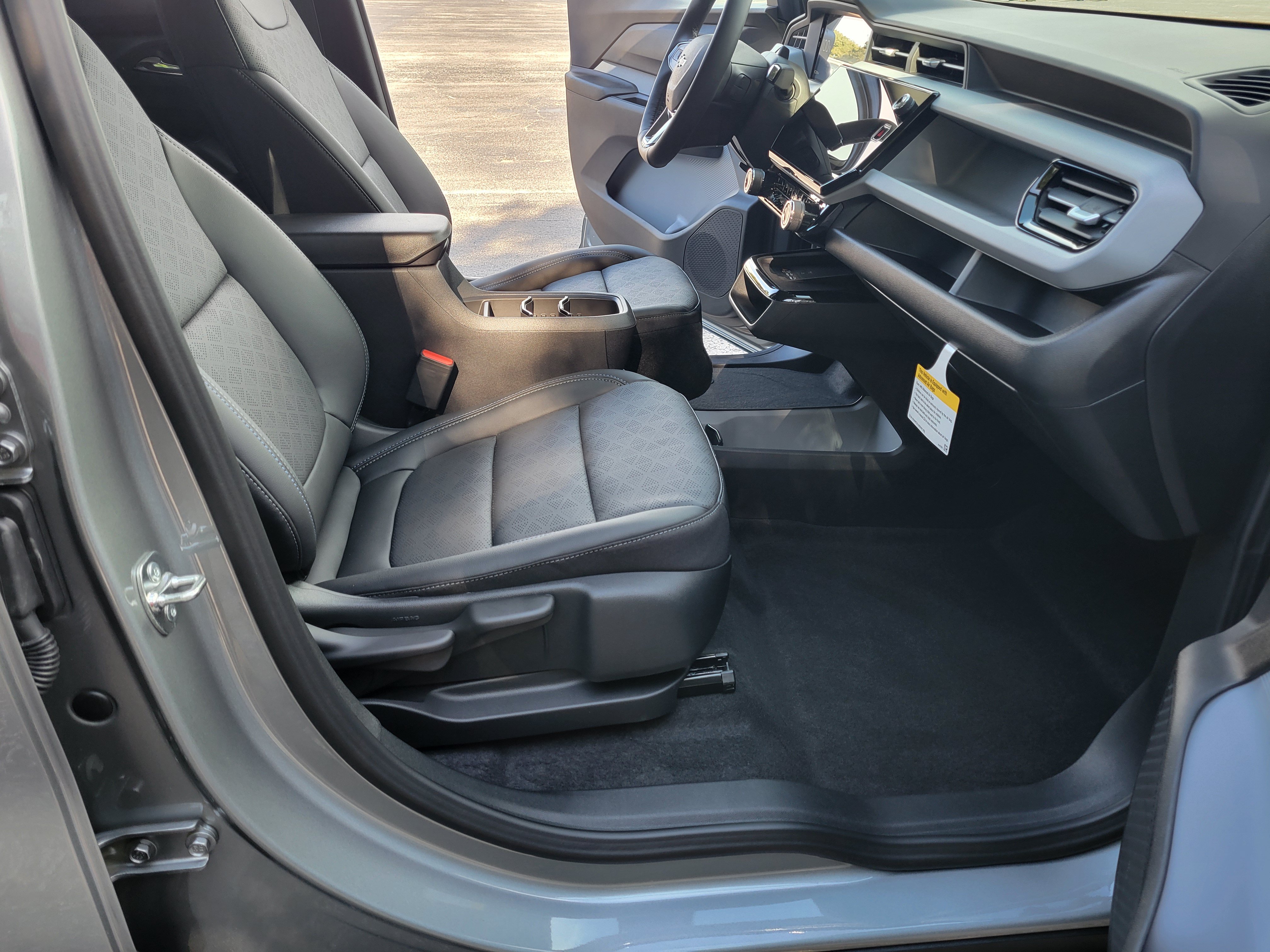 New 2027 Chevrolet Bolt LT w/ Super Cruise Package FWD image 31