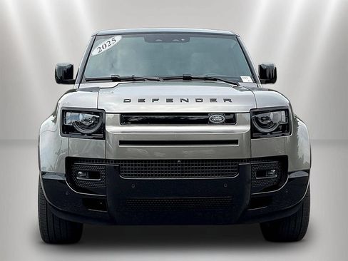 Used 2025 Land Rover Defender 130 X-Dynamic SE AWD/4WD image 2
