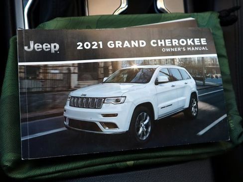 Used 2021 Jeep Grand Cherokee Limited image 38