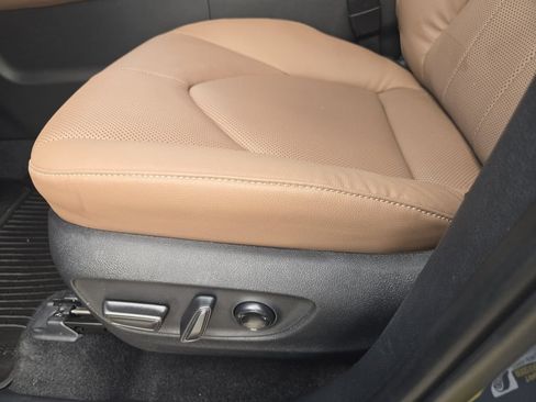 Used 2025 Toyota Grand Highlander AWD image 25