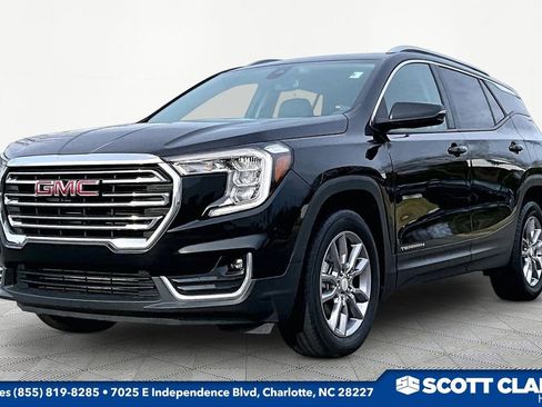 Used 2024 GMC Terrain SLT image 3