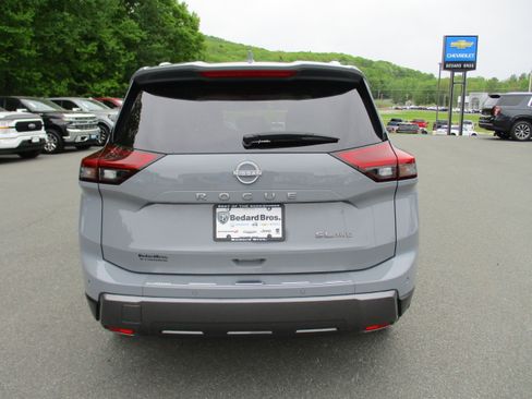 Used 2025 Nissan Rogue SL AWD/4WD image 6