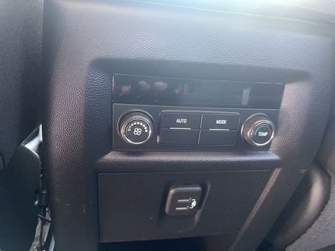 Used 2019 Chevrolet Traverse LT AWD/4WD image 12