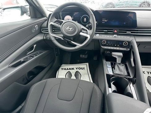 New 2025 Hyundai Elantra SEL image 11