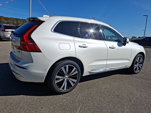 Certified 2022 Volvo XC60 B5 Inscription w/ Climate Package image 6