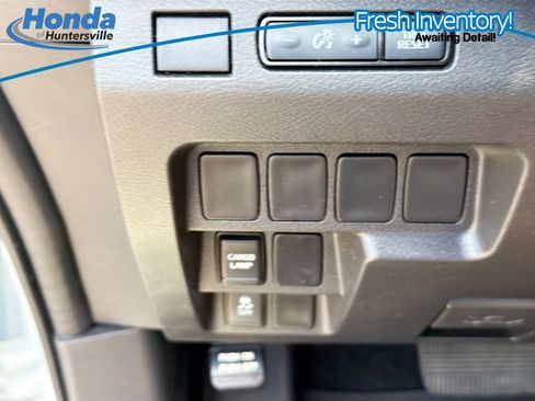 Used 2024 Nissan Frontier SV RWD image 26
