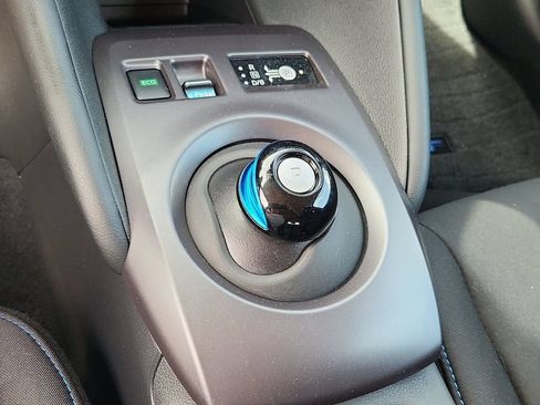 Used 2025 Nissan Leaf S FWD image 19