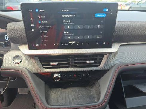 Used 2025 Ford Explorer ST-Line w/ ST-Line Street Pack AWD/4WD image 4