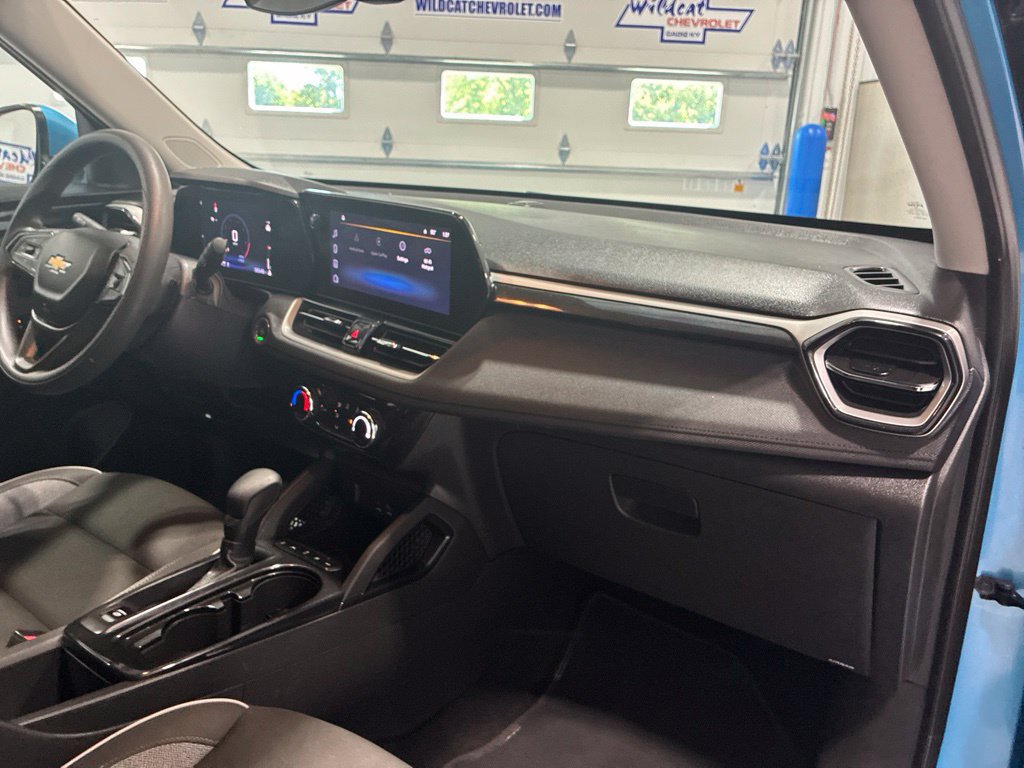 Used 2025 Chevrolet TrailBlazer LT AWD/4WD image 38