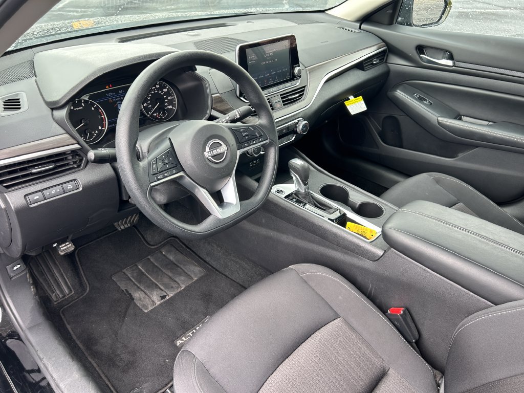 Used 2025 Nissan Altima 2.5 SV FWD image 22
