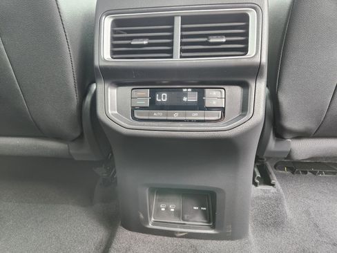 New 2026 Volkswagen Atlas SE image 27