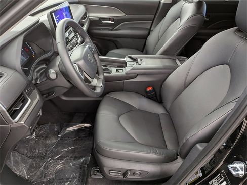 Used 2026 Toyota Grand Highlander XLE image 14
