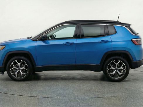 Used 2025 Jeep Compass Limited image 5