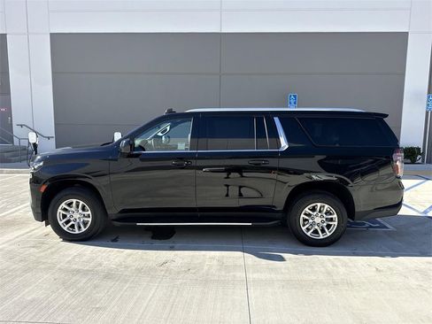 Used 2024 Chevrolet Suburban LT image 6