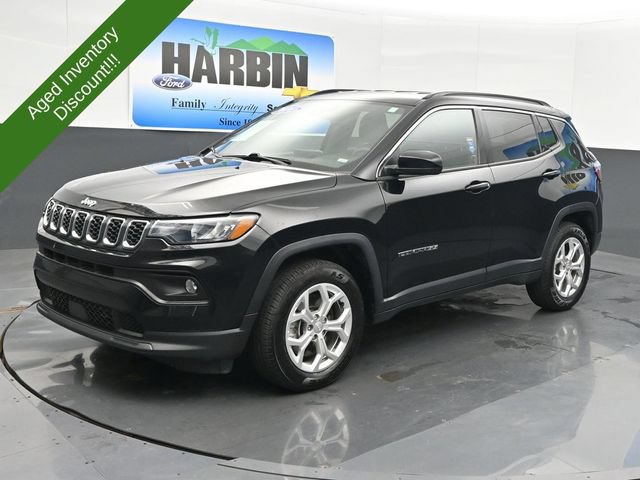 Used 2024 Jeep Compass Latitude AWD/4WD image 1