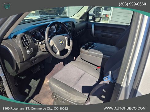 Used 2010 Chevrolet Silverado 2500 LT w/ Interior Plus Package AWD/4WD image 8