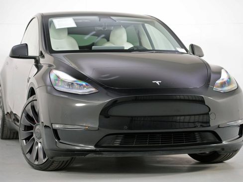 Used 2021 Tesla Model Y Performance image 4