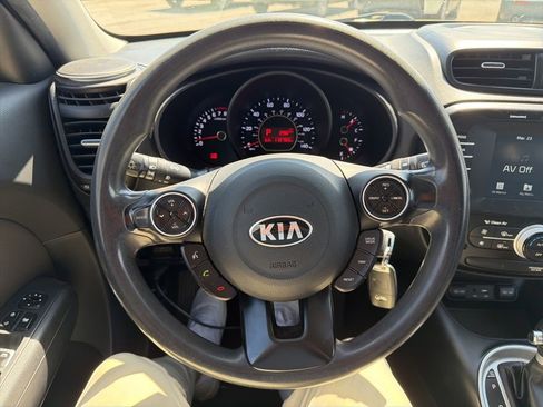 Used 2018 Kia Soul + image 13