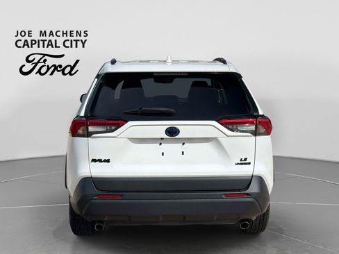 Used 2022 Toyota RAV4 LE AWD/4WD image 6