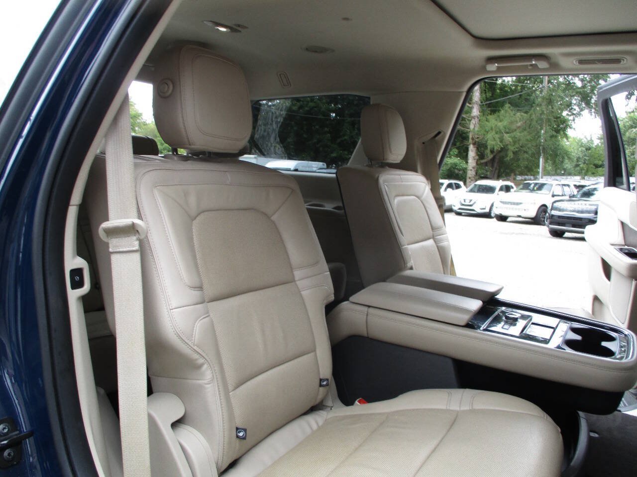 Used 2018 Lincoln Navigator Reserve w/ Technology Package AWD/4WD image 32