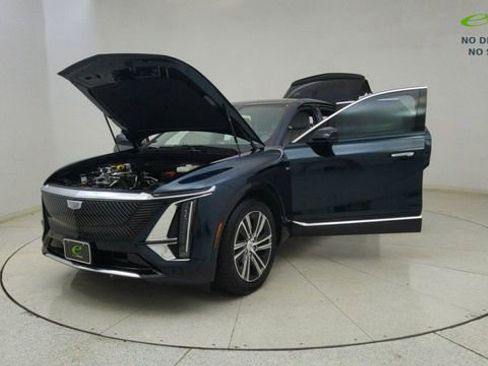 Used 2025 Cadillac Lyriq Luxury w/ LPO, Floor Liner Package RWD image 73