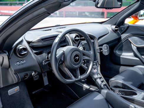 Used 2022 McLaren 765LT RWD image 25