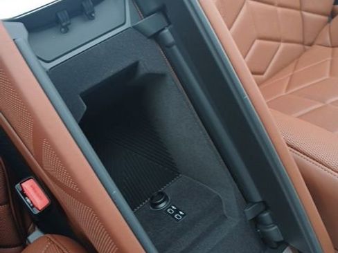 New 2025 BMW i7 xDrive60 image 23