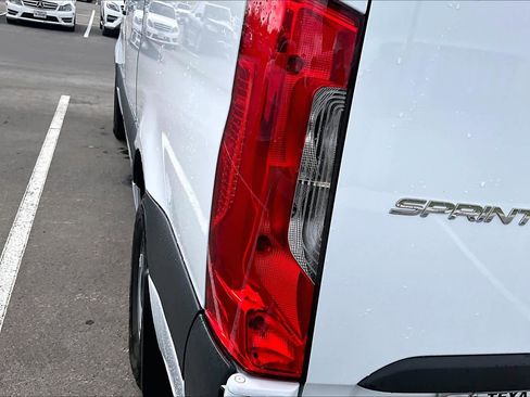 Used 2025 Mercedes-Benz Sprinter 2500 image 26