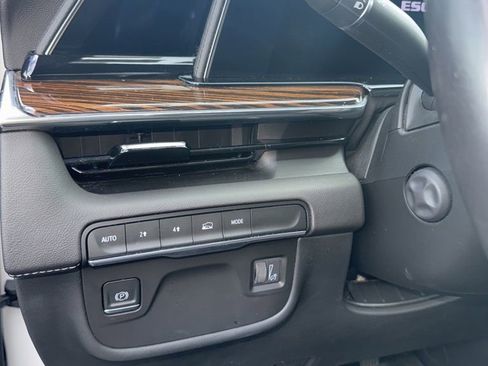 Used 2023 Cadillac Escalade Premium Luxury AWD/4WD image 10