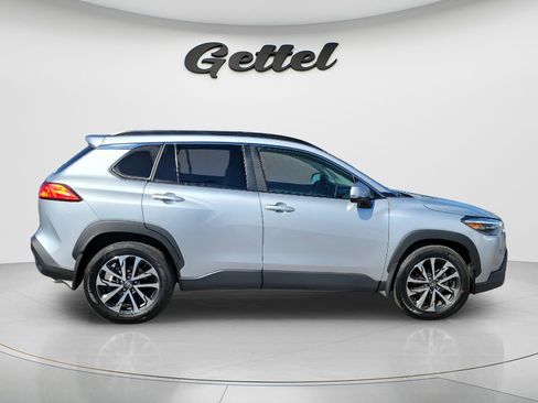 Used 2024 Toyota Corolla Cross XLE w/ Convenience Package image 6