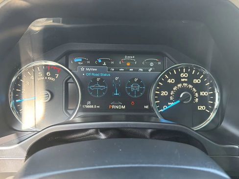 Used 2017 Ford F150 Lariat w/ Equipment Group 502A Luxury AWD/4WD image 16