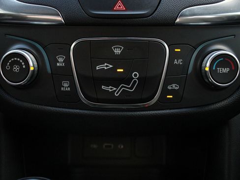 Used 2019 Chevrolet Equinox LT FWD image 33
