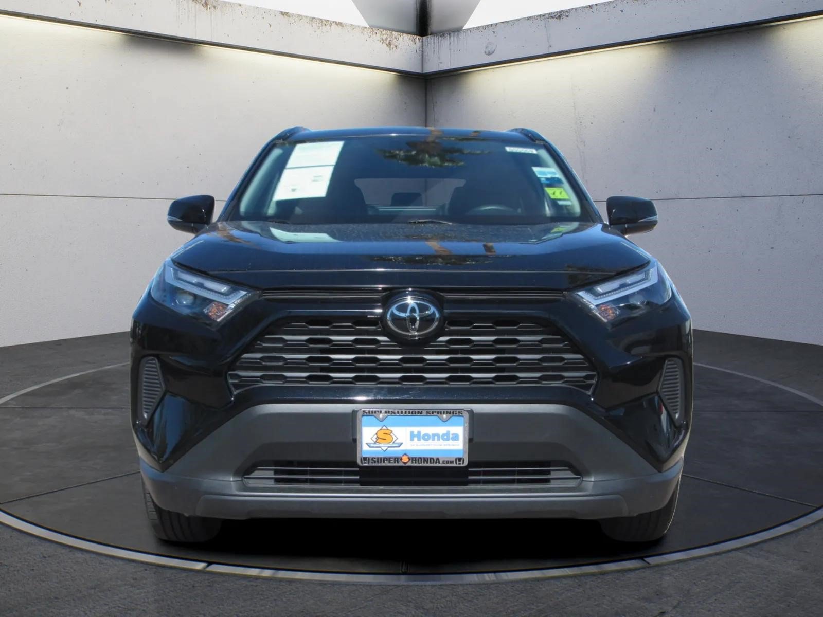 Used 2025 Toyota RAV4 XLE FWD image 3