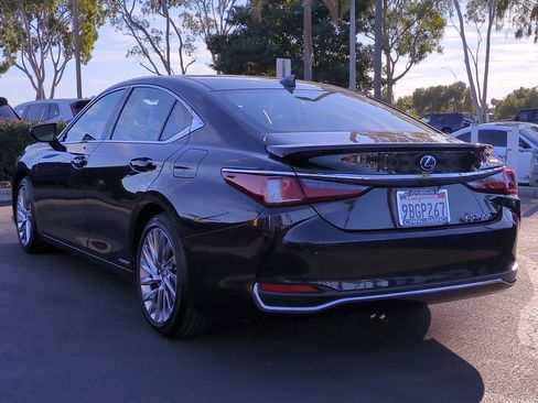 Used 2022 Lexus ES 300h Ultra Luxury image 8