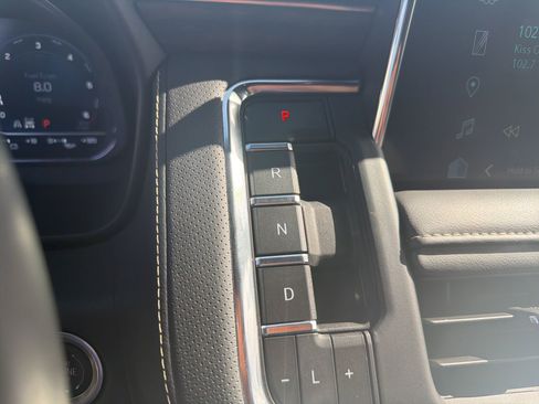 Used 2024 Chevrolet Suburban Premier image 44