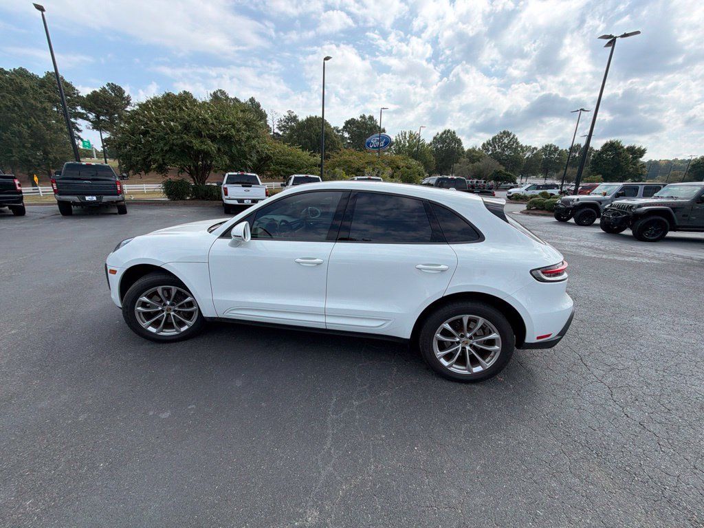 Used 2024 Porsche Macan AWD/4WD image 26