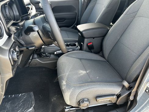 New 2025 Jeep Gladiator Sport image 17