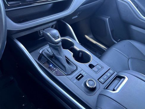 Used 2021 Toyota Highlander XSE image 27