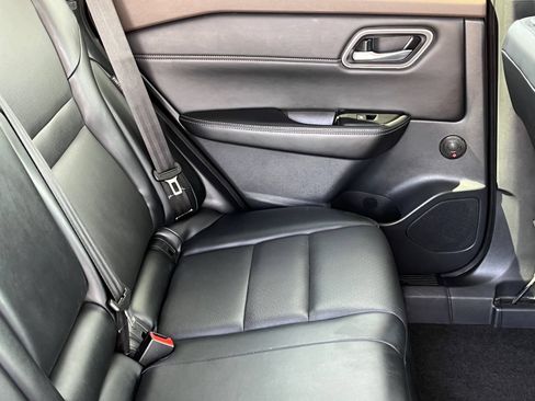 Used 2021 Nissan Rogue SV w/ Premium Package FWD image 11