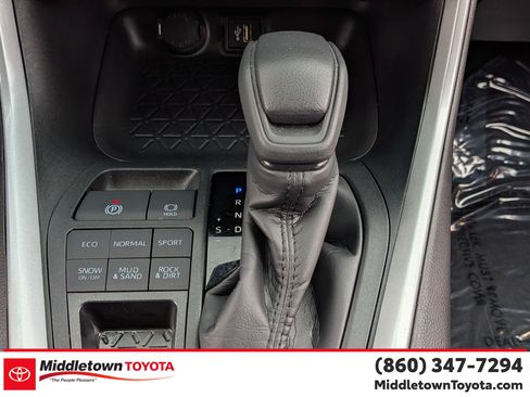 Used 2025 Toyota RAV4 XLE AWD/4WD image 27