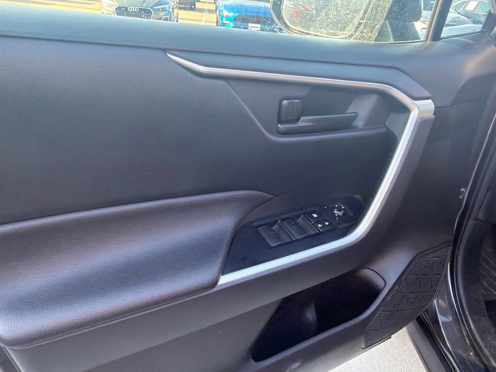 Used 2025 Toyota RAV4 LE AWD/4WD image 14