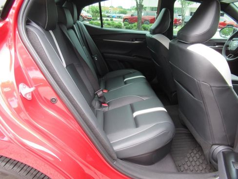 Used 2026 Toyota Camry Hybrid FWD image 31