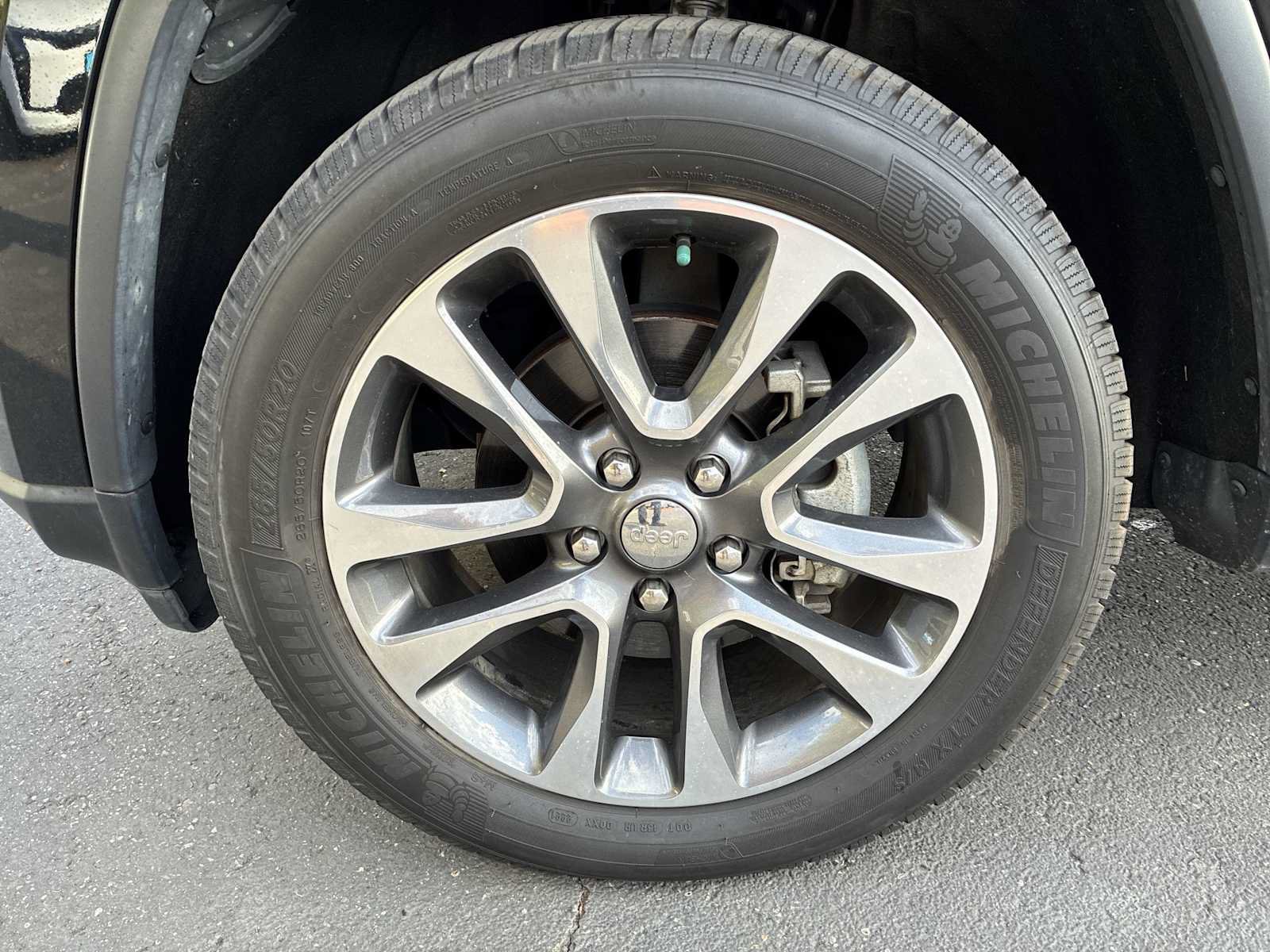 Used 2018 Jeep Grand Cherokee Limited AWD/4WD image 18