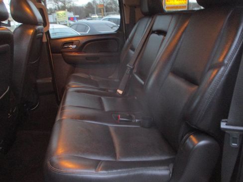 Used 2011 Chevrolet Suburban LTZ image 8